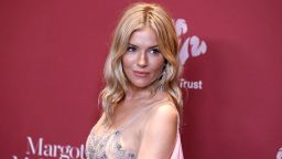 Сиенна Миллер беременна третьим ребенком Сиенна Миллер беременна третьим ребенком