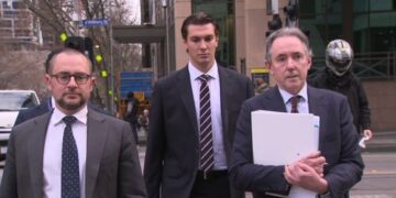 Сына легенды австралийского футбола опознали как насильника после отмены распоряжения.