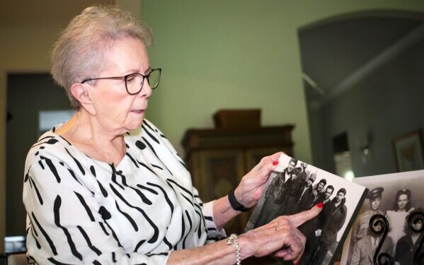 Южная Корея обещает прекратить усыновление детей из-за рубежа, а ООН призывает Сеул принять меры по устранению нарушений, имевших место в прошлом. Южная Корея обещает прекратить усыновление детей из-за рубежа, а ООН призывает Сеул принять меры по устранению нарушений, имевших место в прошлом.