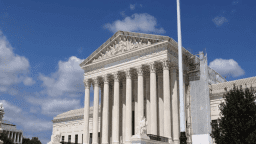 Верховный суд разделился во мнениях относительно инициативы Республиканской партии по снятию ограничений на расходы на избирательную кампанию