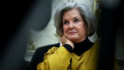 Сьюзи Уайлз дала журналу Vanity Fair нелестные отзывы о своих коллегах. В ответ они осыпали её похвалами.