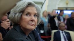 Сьюзи Уайлз дала журналу Vanity Fair нелестные отзывы о своих коллегах. В ответ они осыпали её похвалами.