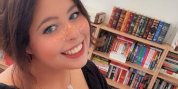 Жительница Сиднея заработала целое состояние на написании книг, о которых ей никогда не разрешают говорить.