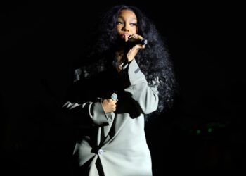 SZA осуждает онлайн-травлю Синтии Эриво на фоне выхода «Wicked»: «Это КЛАССИЧЕСКИЙ женоненавистник»