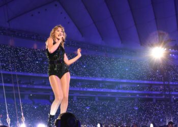 Фанаты Тейлор Свифт заметили новые слова в песне «Reputation» на Apple Music: «Если он назовёт меня сукой…» Фанаты Тейлор Свифт заметили новые слова в песне «Reputation» на Apple Music: «Если он назовёт меня сукой…»