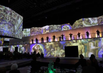 Десять теноров получили ключи от города Брисбена.