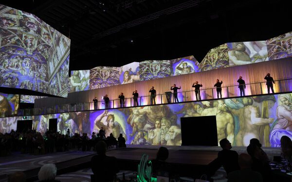 Десять теноров получили ключи от города Брисбена.