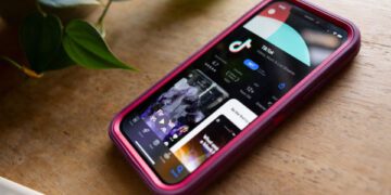 TikTok заключил соглашение с американской группой инвесторов о выделении своего американского подразделения в отдельную компанию.