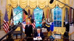 По словам представителя Госдепартамента, администрация Трампа с января отозвала 85 000 виз.