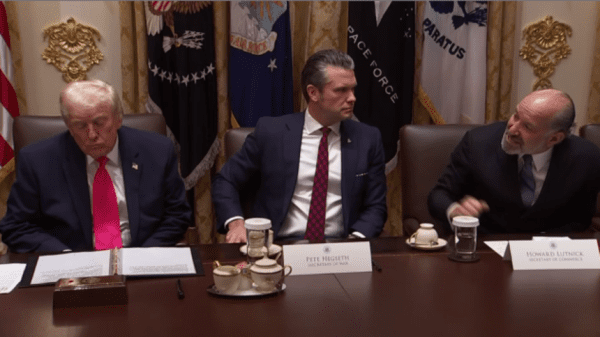 Трамп сказал, что он «был умнее, чем 25 лет назад». Затем он целый час делал вид, что задремал — снова.