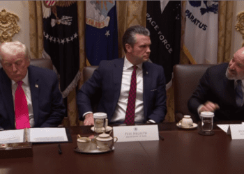 Трамп сказал, что он «был умнее, чем 25 лет назад». Затем он целый час делал вид, что задремал — снова. Трамп сказал, что он «был умнее, чем 25 лет назад». Затем он целый час делал вид, что задремал — снова.