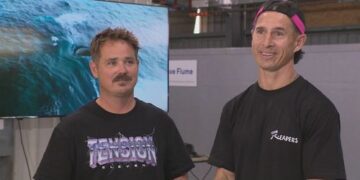 Уникальное морское зрелище у побережья Австралии стало вирусным в интернете.