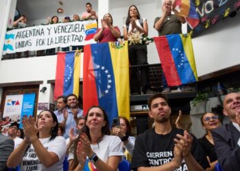 Венесуэльский лауреат Нобелевской премии высоко оценил действия Трампа, оказавшего давление на Мадуро «решительным» образом. Венесуэльский лауреат Нобелевской премии высоко оценил действия Трампа, оказавшего давление на Мадуро «решительным» образом.