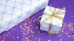 Когда мамин носок пуст, послание ясно.