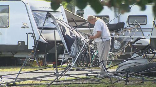 Неблагоприятные погодные условия обрушатся на некоторые районы Квинсленда, продолжаются работы по ликвидации последствий шторма на Голд-Косте.