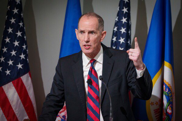 Паром с более чем 350 пассажирами на борту затонул у берегов Филиппин, погибли по меньшей мере 18 человек.