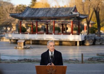 Анализ: Лидер Канады покидает Китай, объявляя об успехе, но Трамп остается в тени.