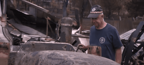 Очередной удар для пострадавших от лесных пожаров населенных пунктов, поскольку пожары в штате Виктория продолжают бушевать.