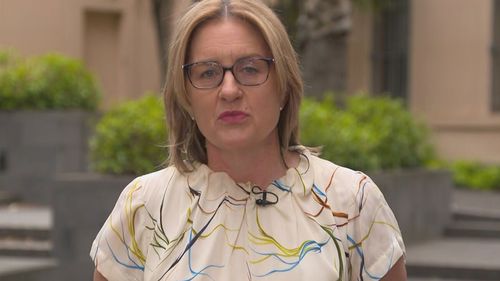 Очередной удар для пострадавших от лесных пожаров населенных пунктов, поскольку пожары в штате Виктория продолжают бушевать.