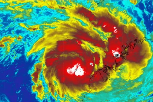 Австралийцы изнывали от изнуряющей жары в длинные выходные.