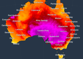 Австралийцы изнывали от изнуряющей жары в длинные выходные.