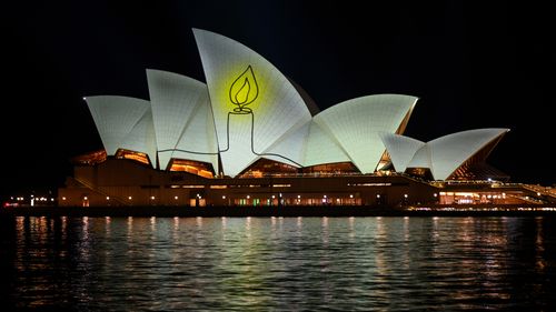 Жители Австралии почтили минутой молчания память жертв теракта.