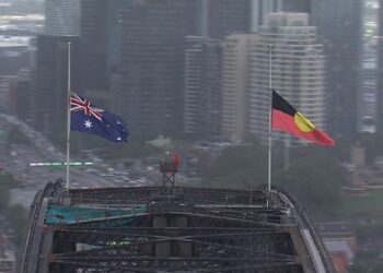 Жители Австралии почтили минутой молчания память жертв теракта.