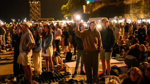 Жители Австралии почтили минутой молчания память жертв теракта.