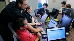 Защитники прав людей с аутизмом празднуют выход первой в истории «волшебной» куклы Барби, представляющей аутистический спектр.