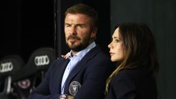 Диджей на свадьбе Бекхэма и Пельтц рассказал, как на самом деле прошел тот «неуместный» танец матери и сына. Диджей на свадьбе Бекхэма и Пельтц рассказал, как на самом деле прошел тот «неуместный» танец матери и сына.