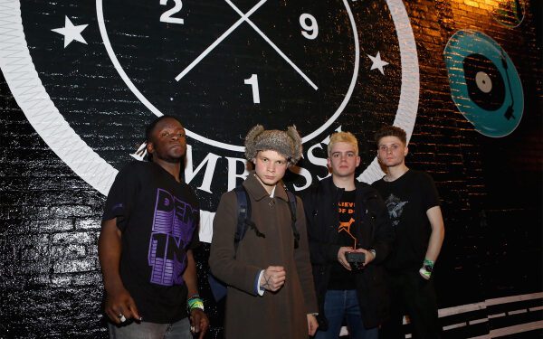 Гитарист Black Midi Мэтт Квасневски-Кельвин скончался в возрасте 26 лет после «долгой борьбы с проблемами психического здоровья».
