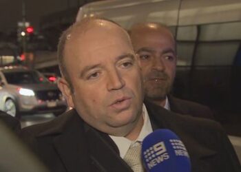 Герой Бонди Ахмед аль-Ахмед встретился с бывшим премьер-министром Кевином Раддом во время поездки в США.