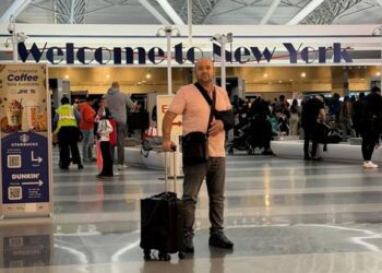 Герой Бонди прибыл в США для лечения. Герой Бонди прибыл в США для лечения.