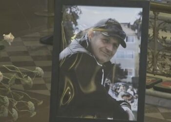 Брат Питера Мигера, жертвы теракта в Бонди, выступил с трогательным посланием на похоронах. Брат Питера Мигера, жертвы теракта в Бонди, выступил с трогательным посланием на похоронах.