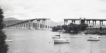 Смертельная катастрофа: корабль снес крупный мост в столице Австралии.