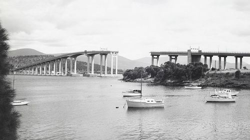 Смертельная катастрофа: корабль снес крупный мост в столице Австралии. Смертельная катастрофа: корабль снес крупный мост в столице Австралии.