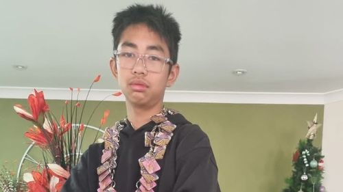 Ведутся отчаянные поиски мальчика из Мельбурна, пропавшего без вести у побережья штата Виктория. Ведутся отчаянные поиски мальчика из Мельбурна, пропавшего без вести у побережья штата Виктория.