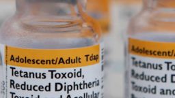 Врачи игнорируют новые федеральные рекомендации по вакцинации и придерживаются научных данных.