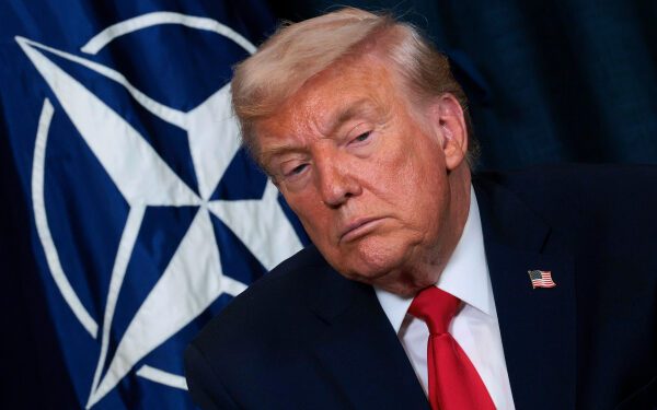 Дональд Трамп обрушился с критикой на Bad Bunny и Green Day в преддверии их выступлений на Суперкубке: «Я против них». Дональд Трамп обрушился с критикой на Bad Bunny и Green Day в преддверии их выступлений на Суперкубке: «Я против них».