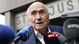 Эффектный удар головой вратаря на последних секундах матча стал кульминацией захватывающего первого раунда Лиги чемпионов.