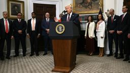 Фармацевтические компании повысили цены в США на 350 лекарственных препаратов, несмотря на давление со стороны Трампа.