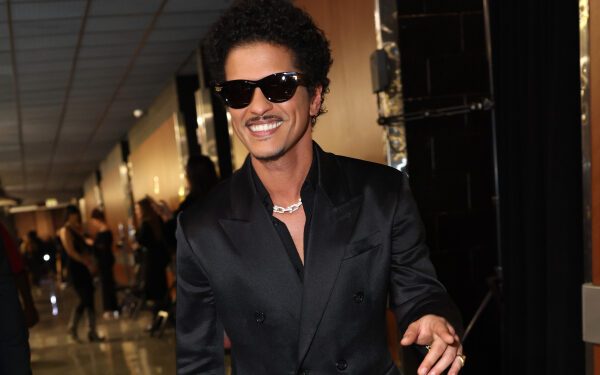 Поклонники выбрали песню Бруно Марса «I Just Might» в качестве своей любимой новой композиции этой недели.