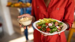 Среди молодых людей снижается смертность от основных причин смерти от рака, за исключением колоректального рака.