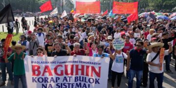 Филиппинские католики выразили возмущение по поводу коррупционного скандала во время масштабного религиозного шествия.