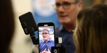 Бывший моряк ВМС приговорен к 16 годам лишения свободы за продажу информации о кораблях китайской разведке.