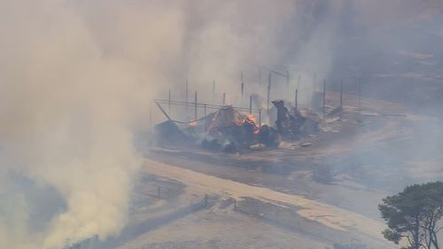 В штате Виктория объявлена новая эвакуация в связи с двумя очагами возгорания, которые грозят достичь «катастрофической» степени опасности.