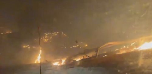 В штате Виктория объявлена новая эвакуация в связи с двумя очагами возгорания, которые грозят достичь «катастрофической» степени опасности.