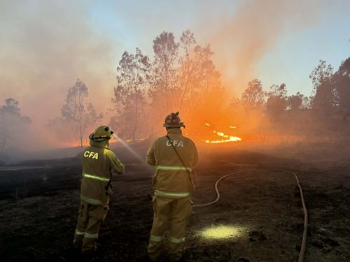 В штате Виктория объявлена новая эвакуация в связи с двумя очагами возгорания, которые грозят достичь «катастрофической» степени опасности.