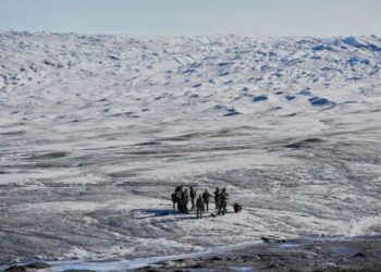 Суровые климатические условия Гренландии и отсутствие инфраструктуры препятствуют добыче редкоземельных элементов. Суровые климатические условия Гренландии и отсутствие инфраструктуры препятствуют добыче редкоземельных элементов.