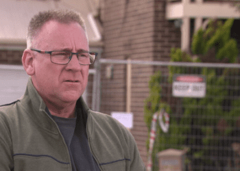 Бессердечные мародеры разграбили семейный дом, уничтоженный пожаром. Бессердечные мародеры разграбили семейный дом, уничтоженный пожаром.